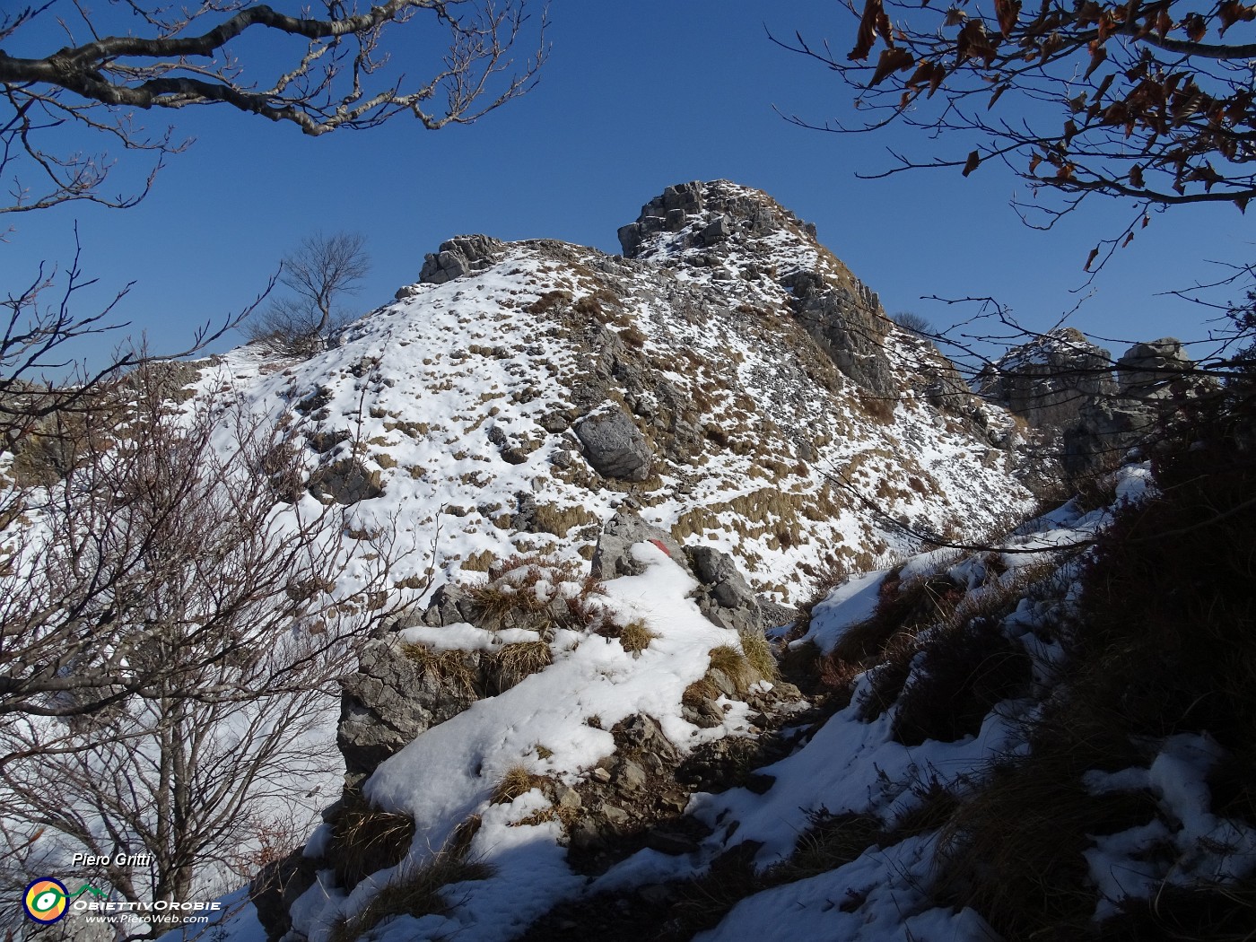 47 Sul sent. 571 in cresta per lo Zuc di Pralongone (1503 m).JPG